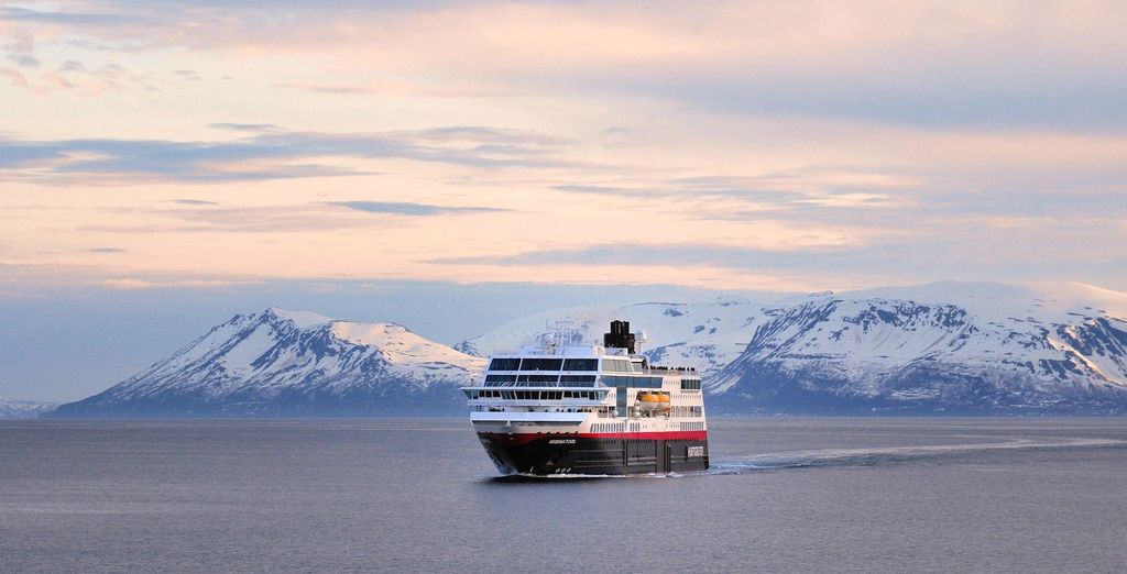 7-14 night Hurtigruten cruise MS Midnatsol