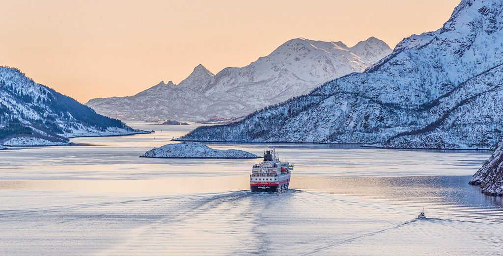 Fjords cruise activities