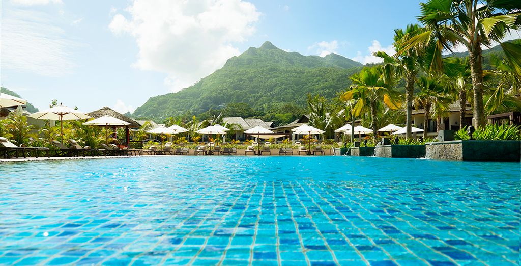Enchanted Island Resort 5* & H Resort Beau Vallon Beach 5* Victoria
