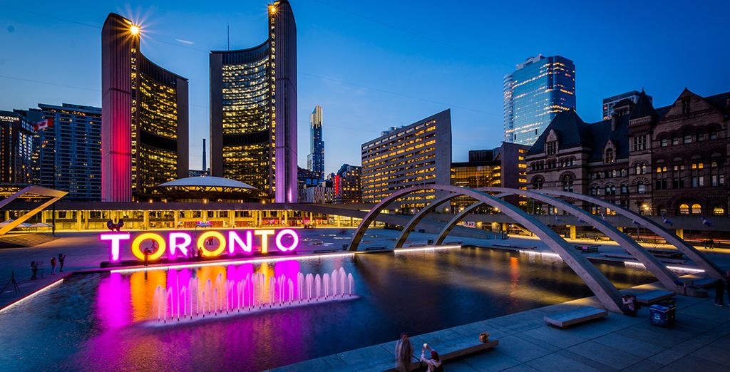 Go and discover the city of Toronto