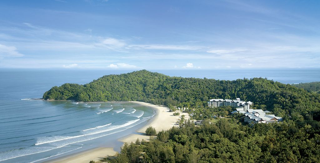 Traders Hotel Kuala Lumpur & Shangri-La Rasa Ria Resort 4/5*