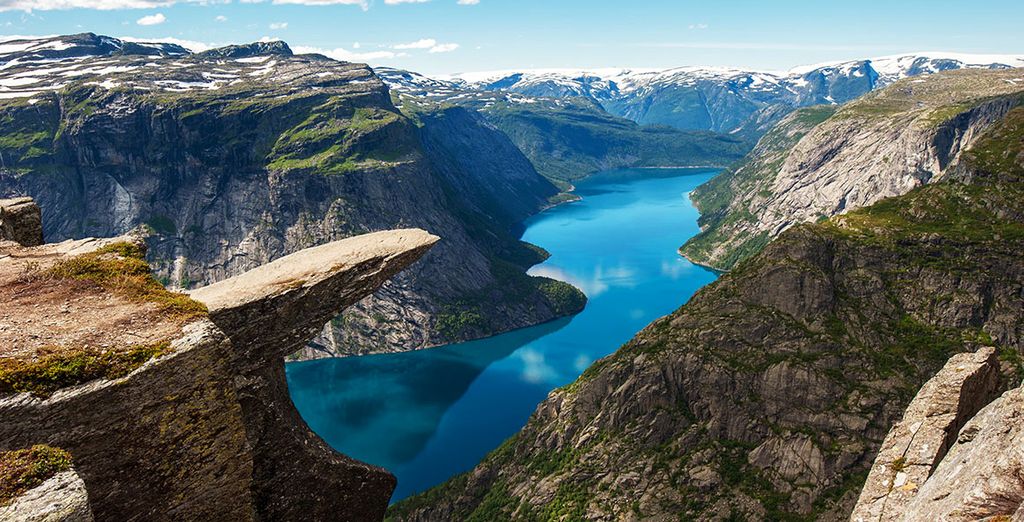 Norwegian Fjords and Trekking Fly & Drive 4*