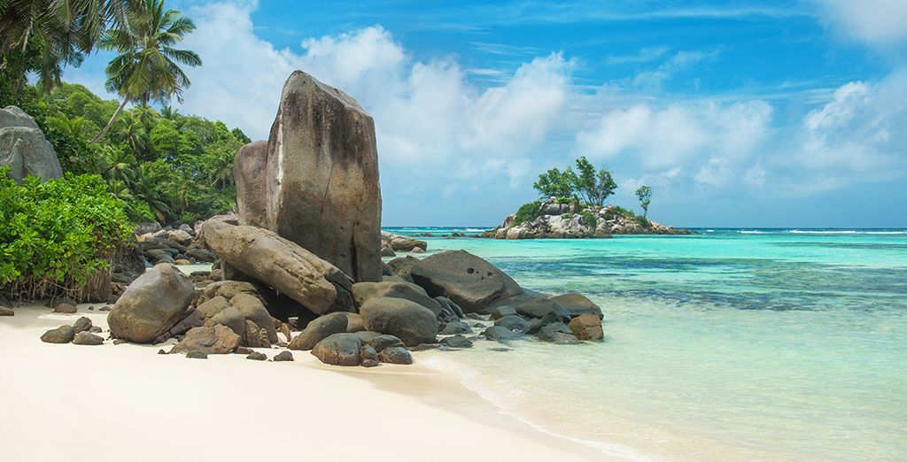 Seychelles Catamaran Cruise for luxury honeymoon