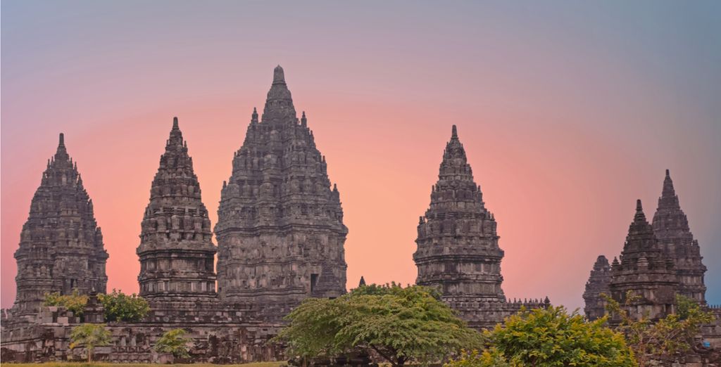 Discover beautiful temples in Indonesia with Voyage Privé