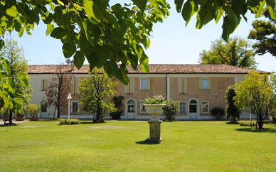 Relais Villa Roncuzzi 4*