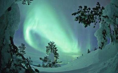 Alla ricerca dell'aurora boreale con una notte in igloo