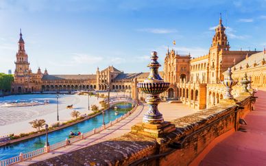 Fly & drive: Siviglia e Costa de la Luz con noleggio auto incluso