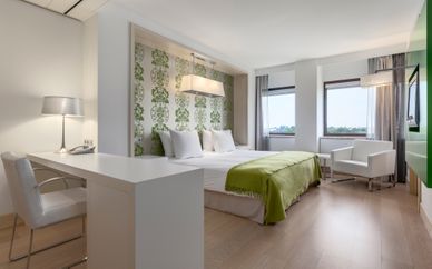 NH Amsterdam Zuid 4*