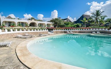 Jacaranda Beach 4* with Safari
