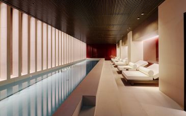 Kozmo Hotel Suites & Spa 5*