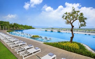 Jungle Retreat Ubud by Kupu Kupu Barong 4* + Renaissance Bali Uluwatu Resort & Spa 5* + optioneel Lombok