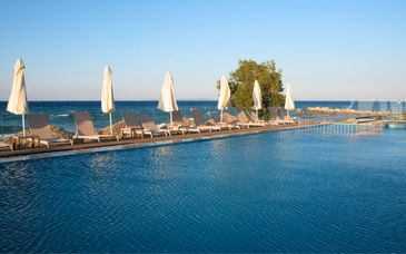 Adults only: Golden Coast Suites 4*