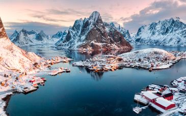 Gruppenreise: Zwischen Fjorden und Nordlichtern mit deutschsprechendem Guide