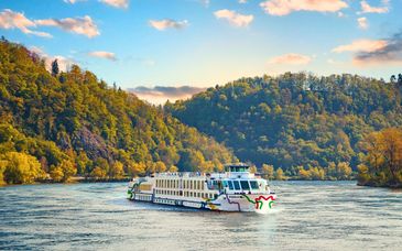Kaiserliche Donau-Kreuzfahrt mit der MS Crucestar 4*