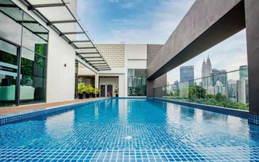 Circuit en liberté : Entre horizons urbains et rivages tropicaux