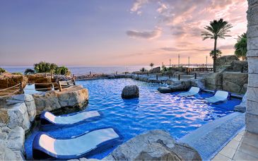 Holiday World Resort 4*