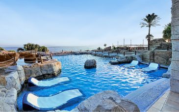 Holiday World Riwo Hotel 4*