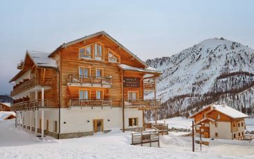 Le Chalet Blanc Hôtel & Spa 4*