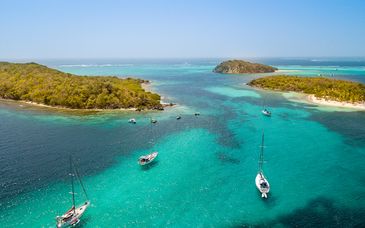 Croisière de rêve aux Grenadines en catamaran premium et extension balnéaire possible en Martinique