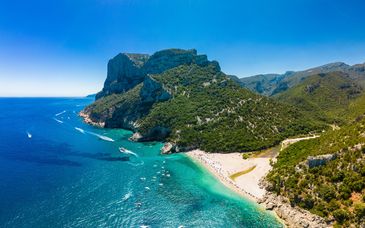 Tour in auto: La Sardegna da costa a costa