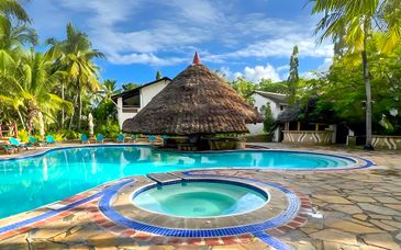 Pinewood Beach Resort & Spa 4* con possibile safari