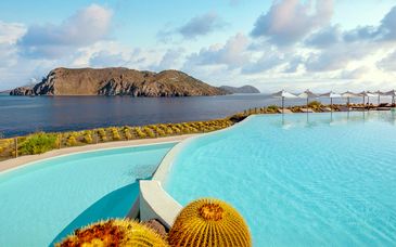 Luxe Collectie: Therasia Resort Sea & Spa 5*