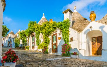 4-9 night roadtrip: Trulli villages & crystal-blue coastline