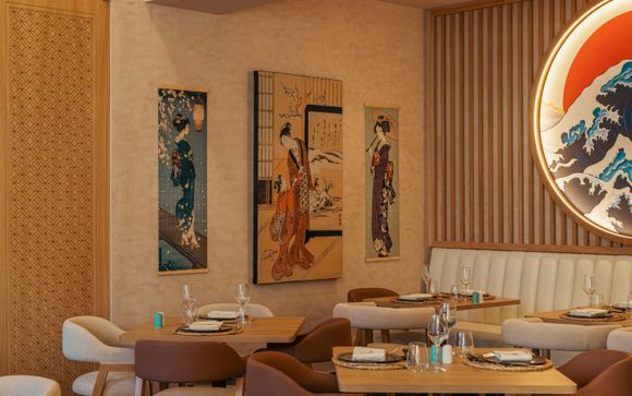 Un diner (hors boissons) par personne dans l’un des 3 restaurants de LA PLACE (Dolce Vita, KOI ou Azurita) pour les séjours à partir de 5 nuits