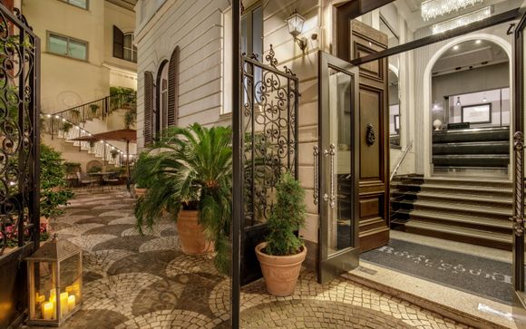 Royal Court Hotel 4*