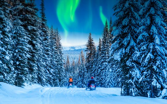 Tag 2: Nordlichterjagd mit dem Schneemobil (3 Std.)