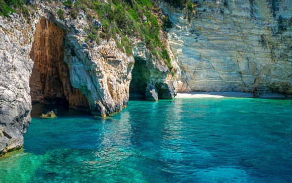 Las cuevas azules de Paxos y Antipaxos