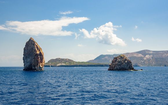 Una excursión en barco a Vulcano, la Grotta del Cavallo y los Faraglioni de Lipari (por persona y por estancia)