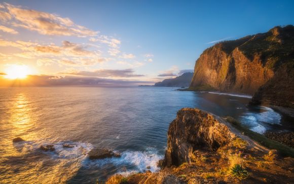 Excursión al atardecer en un barco tradicional en Madeira