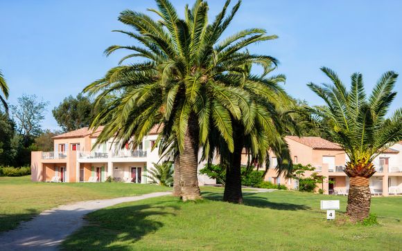 Les Perles De Saint Tropez