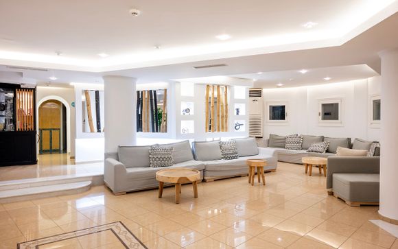 Smy Santorini Suites & Villas 4*