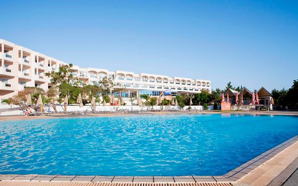 Sovereign Beach Hotel 4*