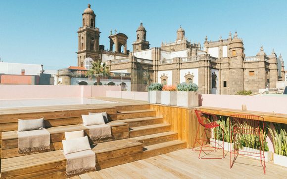 Un hotel vanguardista con vista a la catedral