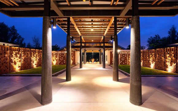 Poussez les portes de l'Outrigger Khao Lak Beach Resort 5*