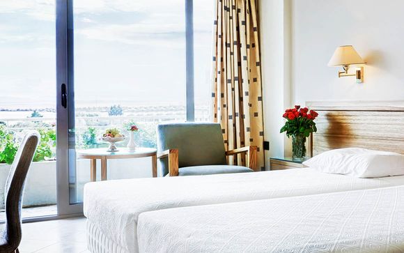 Poussez les portes de votre Hôtel Miramare Eretria 4*