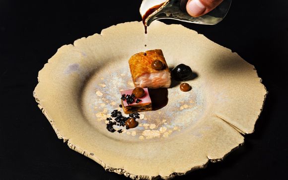 Mariage audacieux entre cuisine étoilée et scène théâtrale