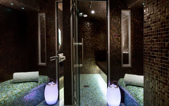 Flânez dans l'espace bien-être/hammam privatisé pour l'occasion...