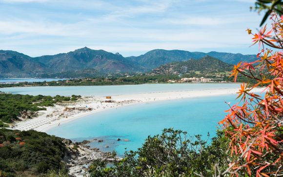 A partire da 5 notti: Escursione in gommone a Villasimius