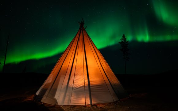 Caccia all'aurora boreale intorno a falò con guida di lingua inglese