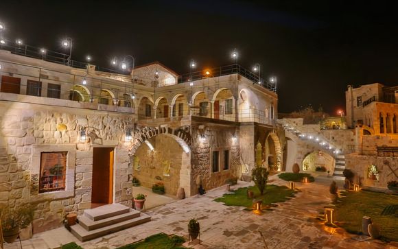 Acrópolis Cave Suites 4*