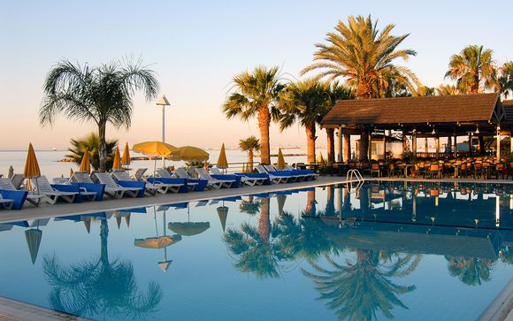 Palm Beach Hotel & Bungalows 4*