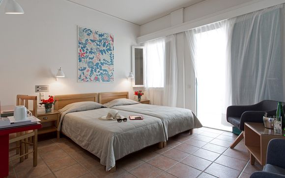 Kamari - Rose Bay Hotel