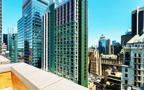Lo skyline di New York in moderno design hotel