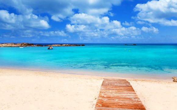 Relax e night life a pochi passi dalla spiaggia di Es Pujols