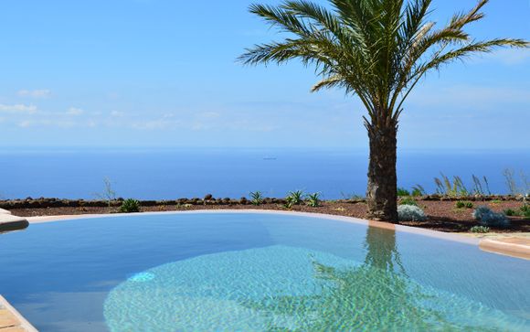 Dammusi panoramici con piscina e scooter