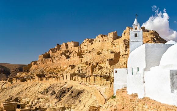 Dag 1: Djerba - Zoutmeer van Chahbania - Tataouine - Chenini - Ksar Ghilane
